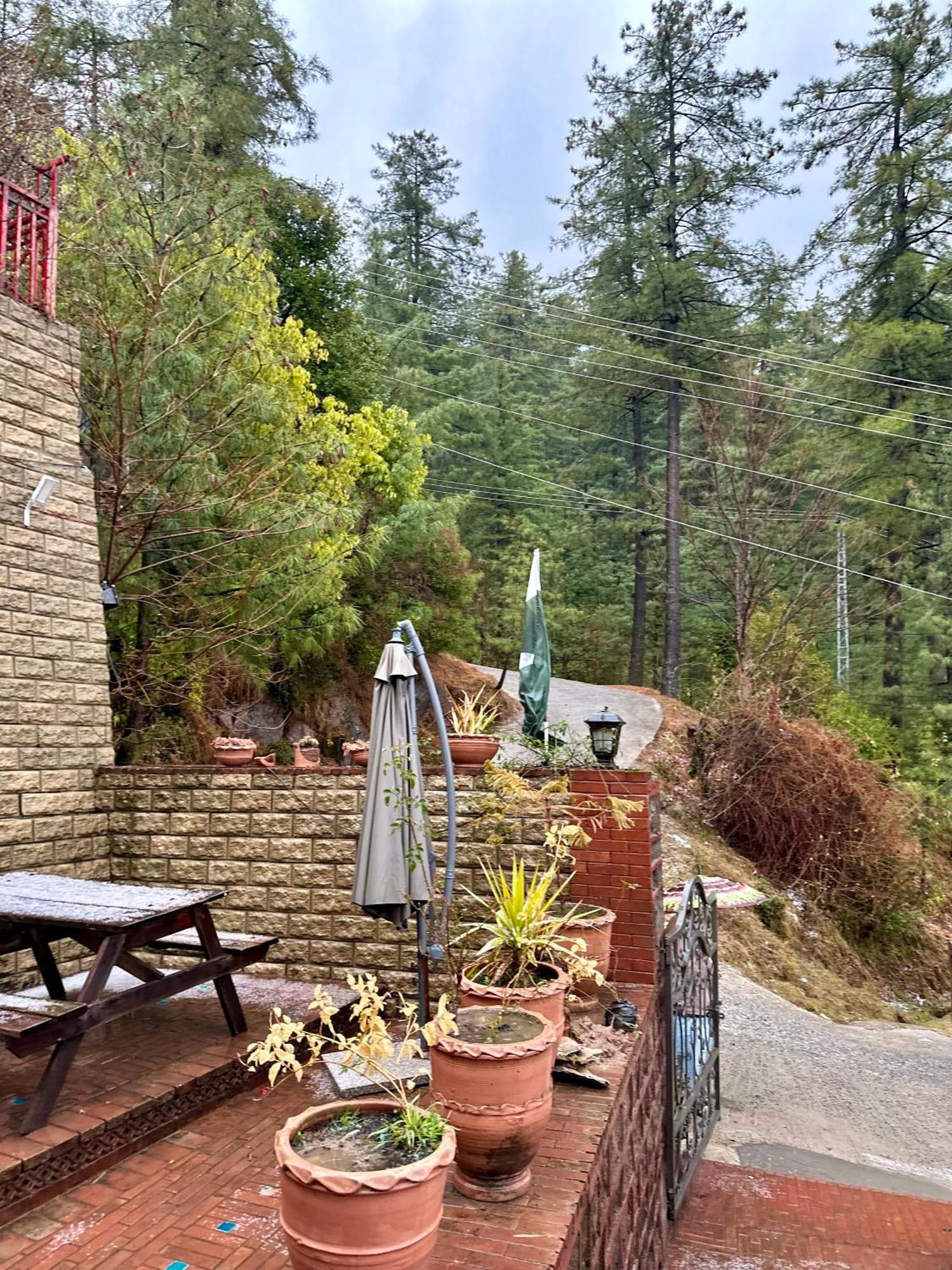 Sarah'S Lodge Murree Exterior photo