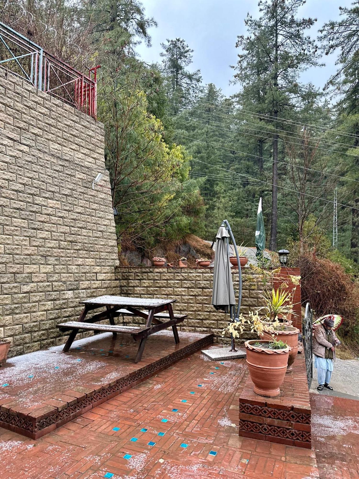 Sarah'S Lodge Murree Exterior photo