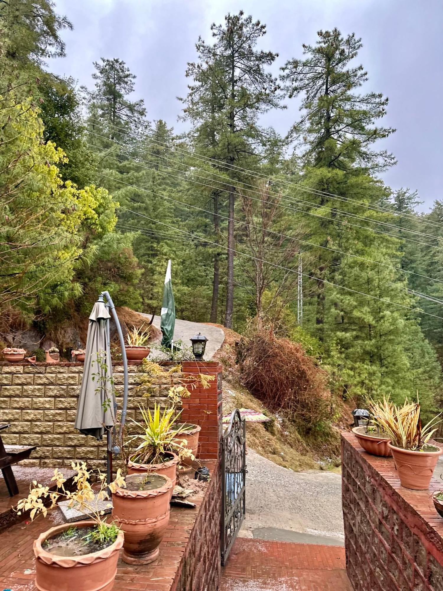 Sarah'S Lodge Murree Exterior photo