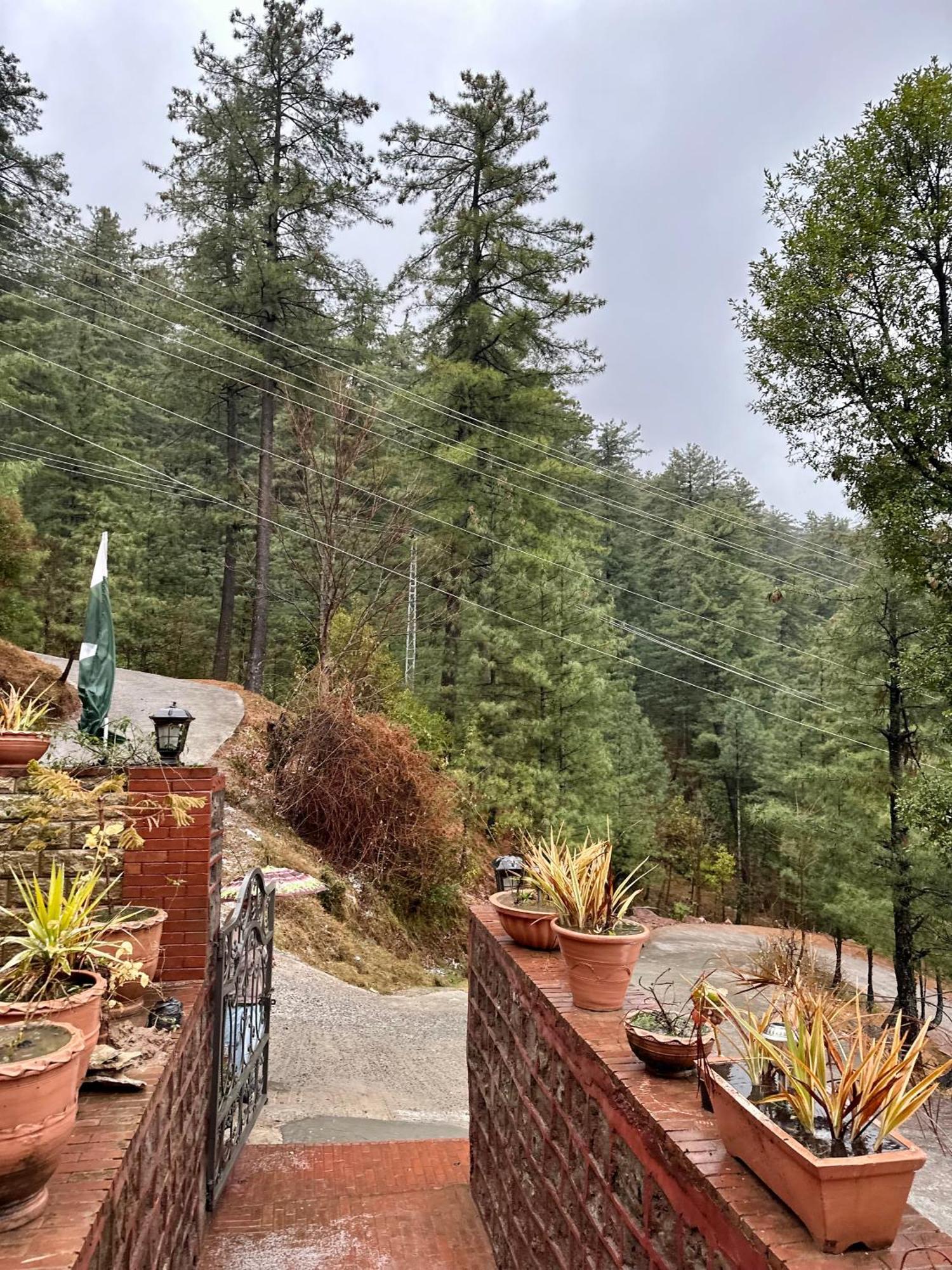 Sarah'S Lodge Murree Exterior photo