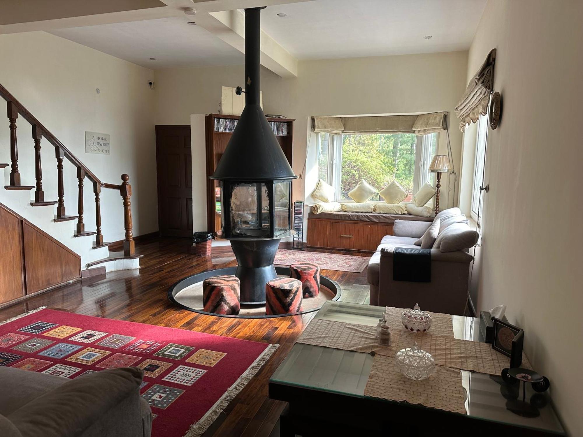 Sarah'S Lodge Murree Exterior photo