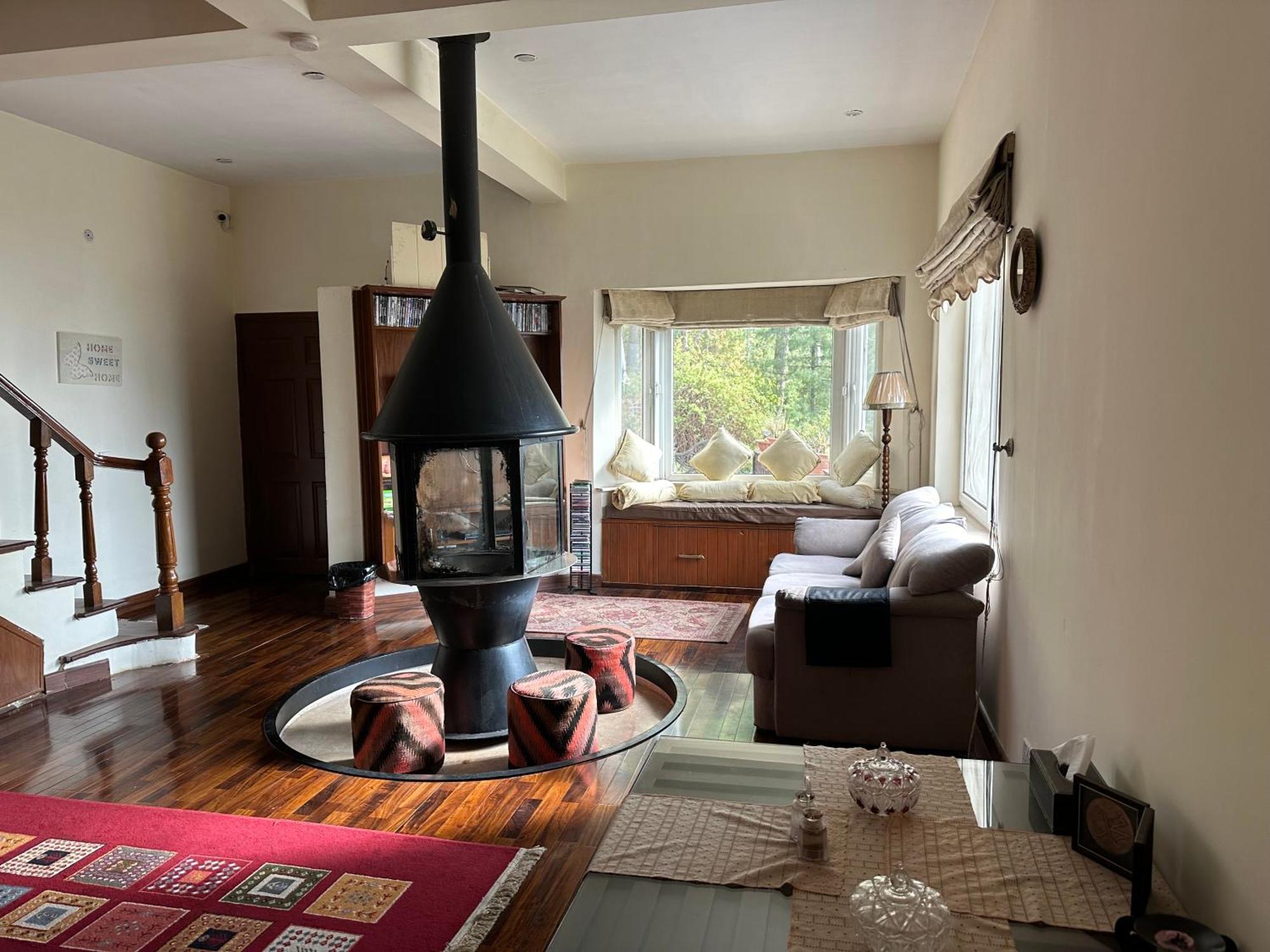 Sarah'S Lodge Murree Exterior photo