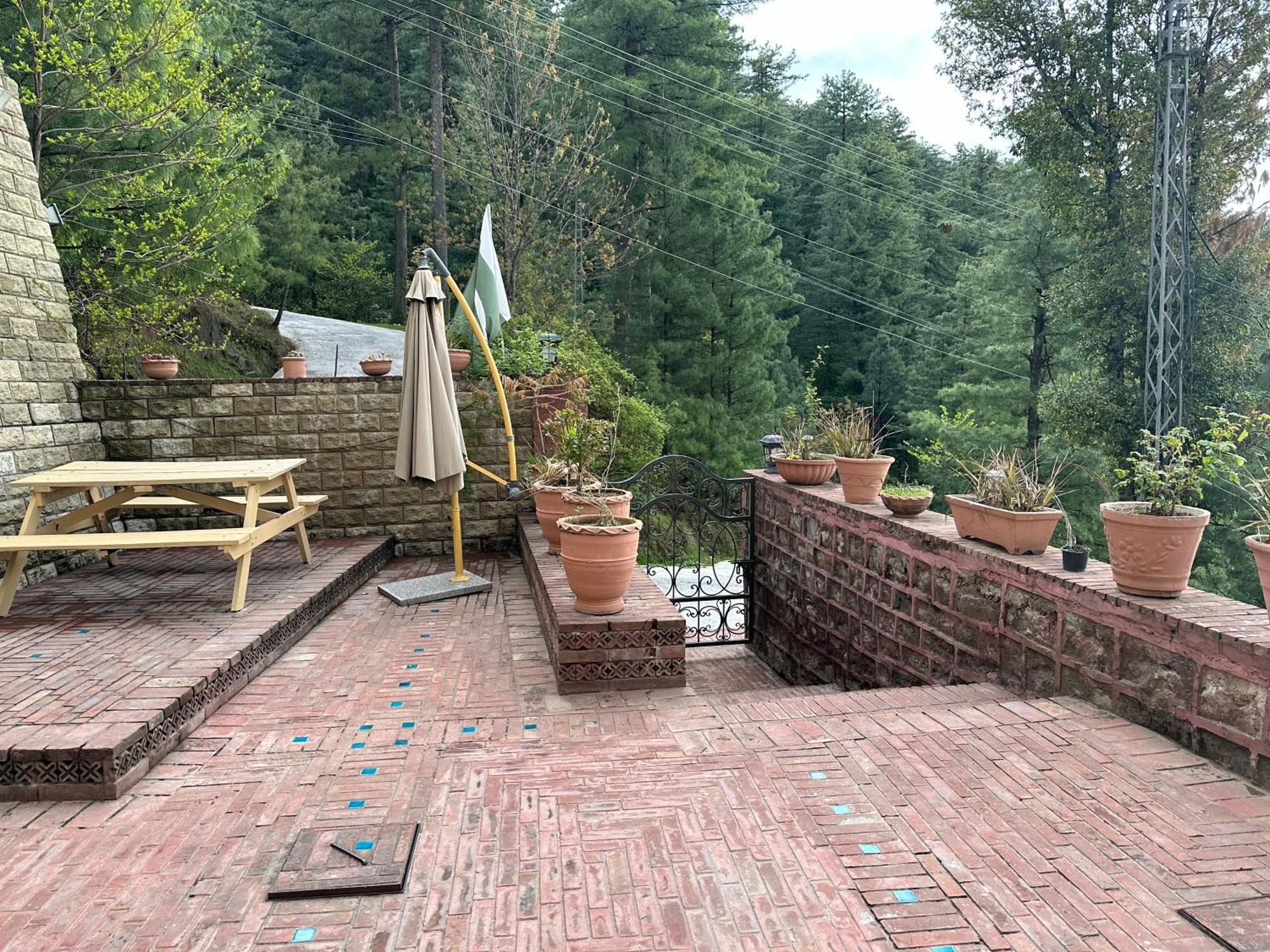 Sarah'S Lodge Murree Exterior photo