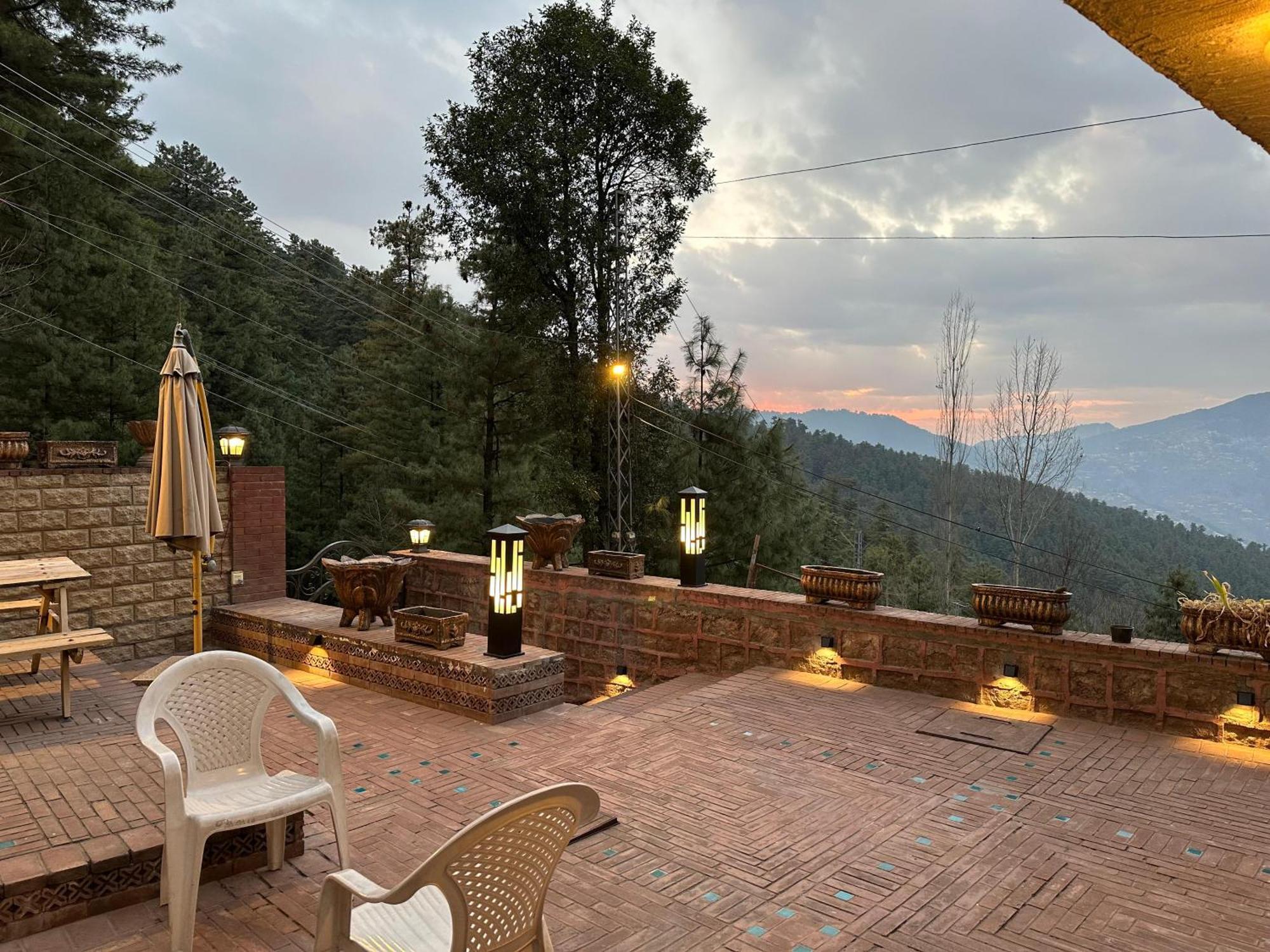 Sarah'S Lodge Murree Exterior photo