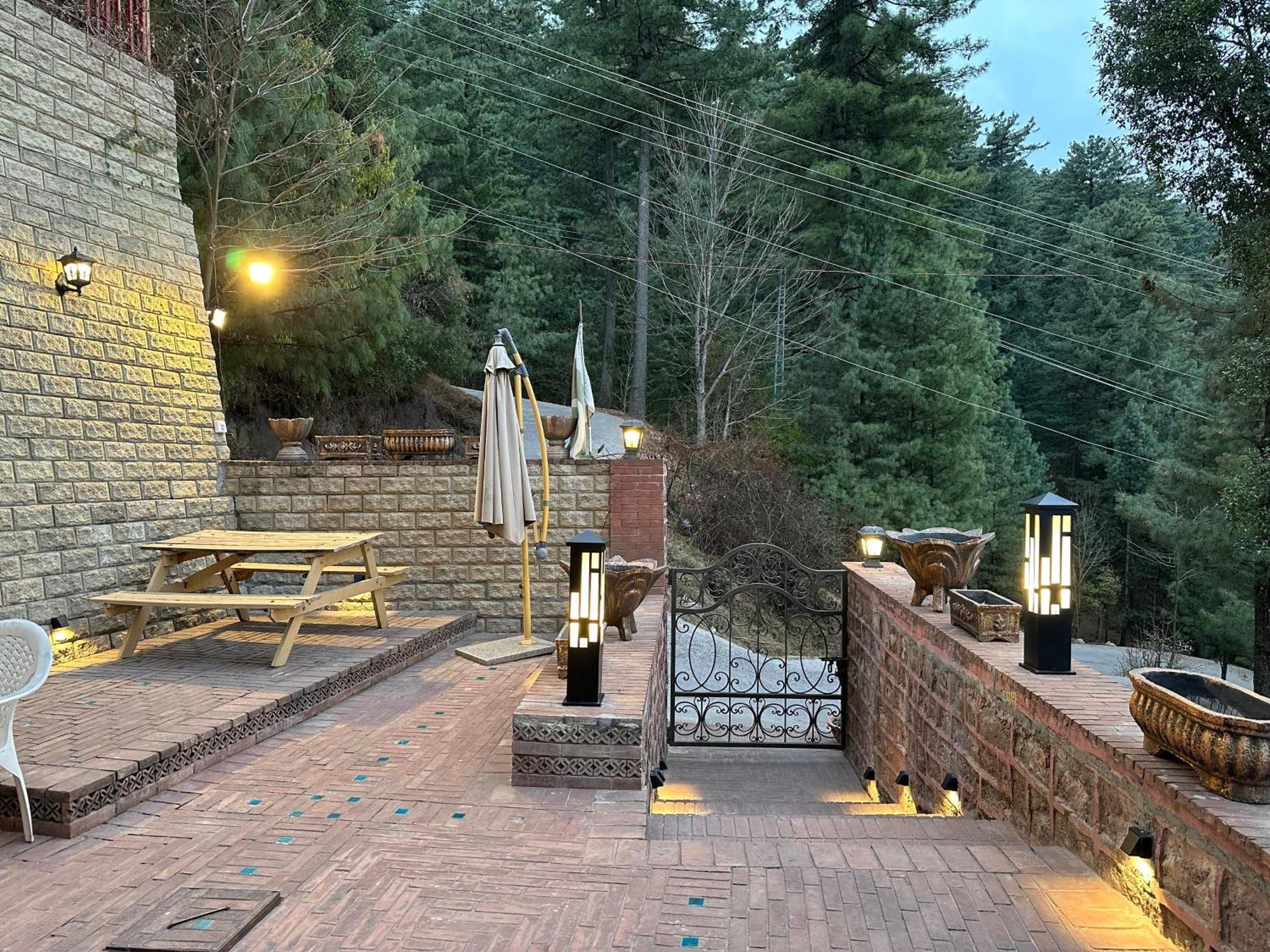 Sarah'S Lodge Murree Exterior photo