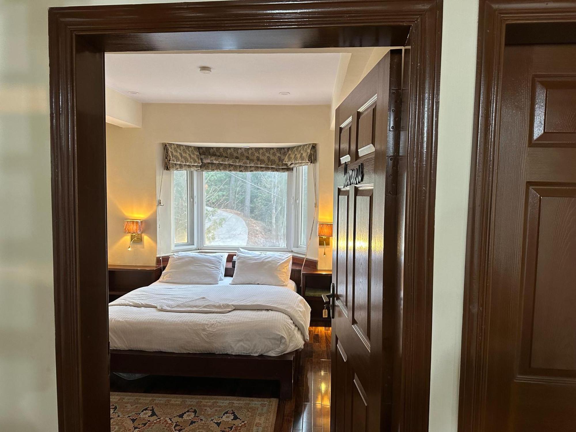 Sarah'S Lodge Murree Exterior photo