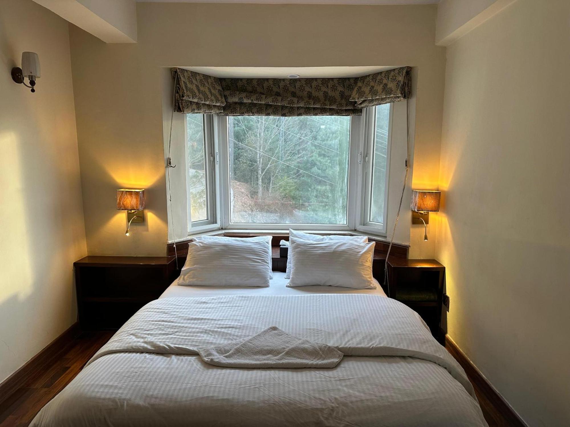 Sarah'S Lodge Murree Exterior photo