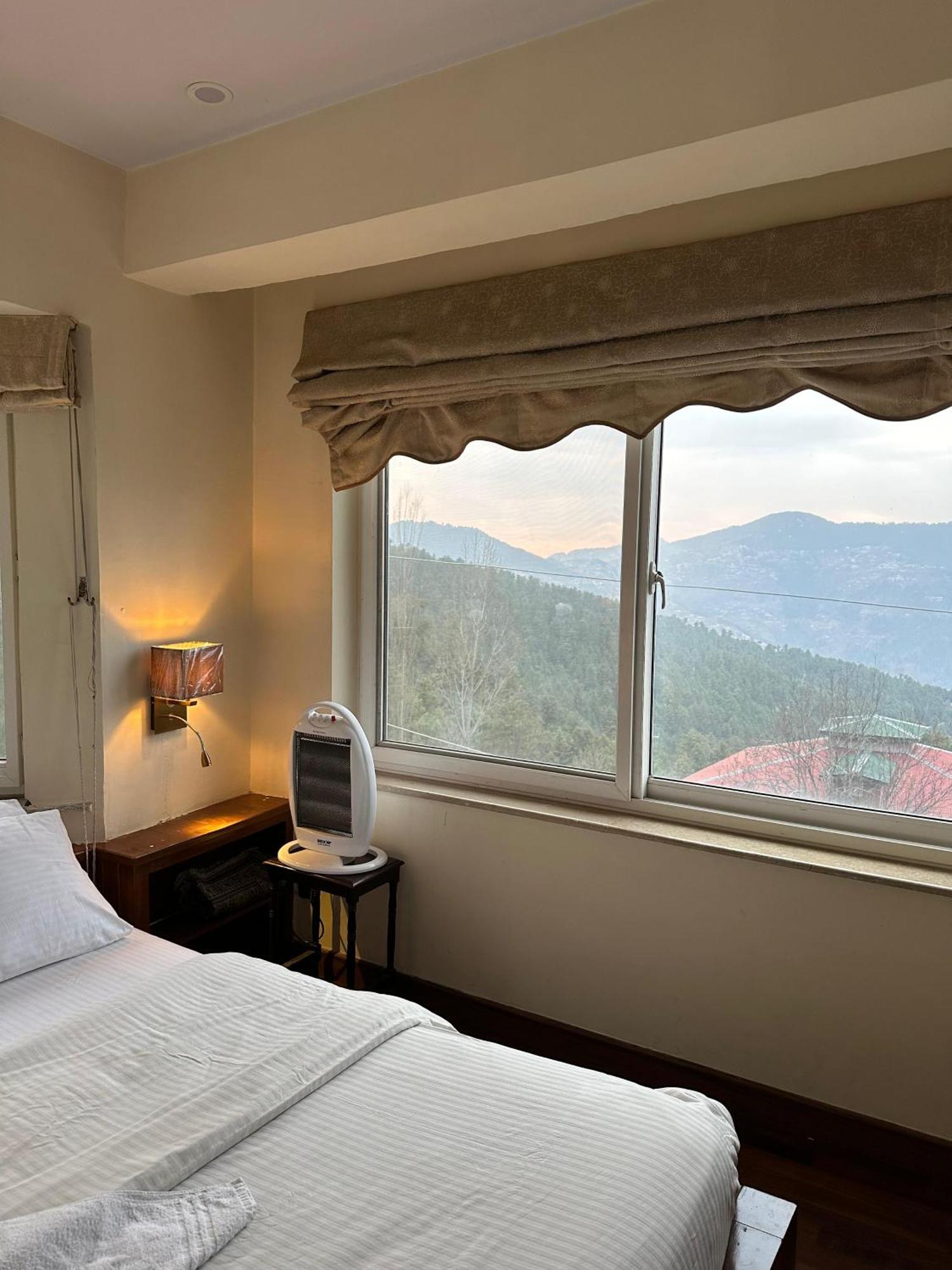 Sarah'S Lodge Murree Exterior photo