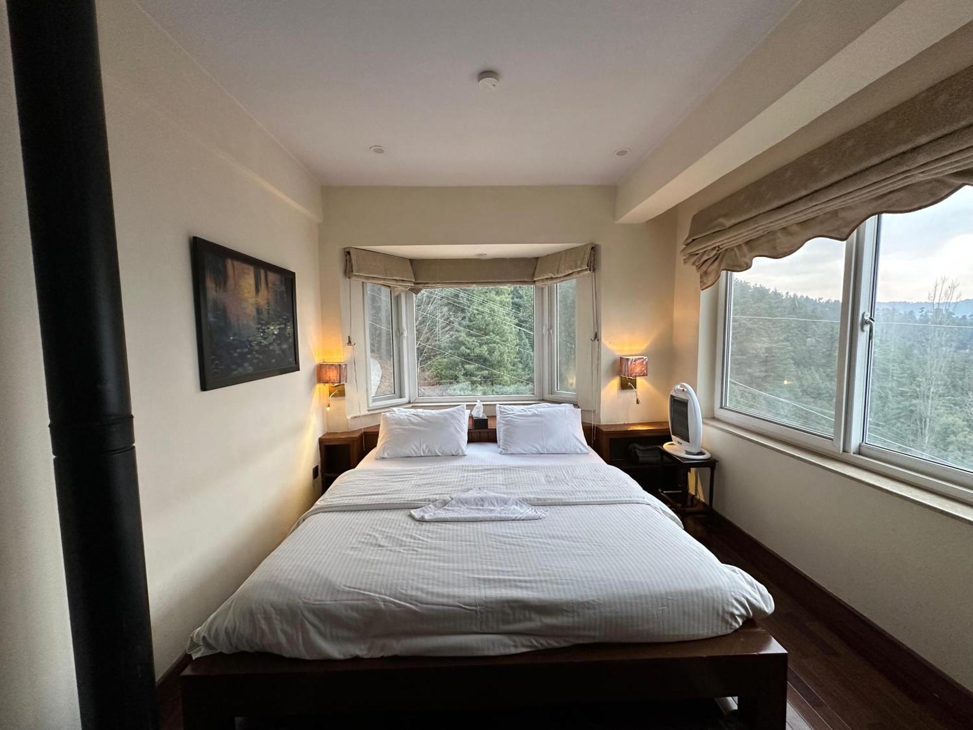 Sarah'S Lodge Murree Exterior photo