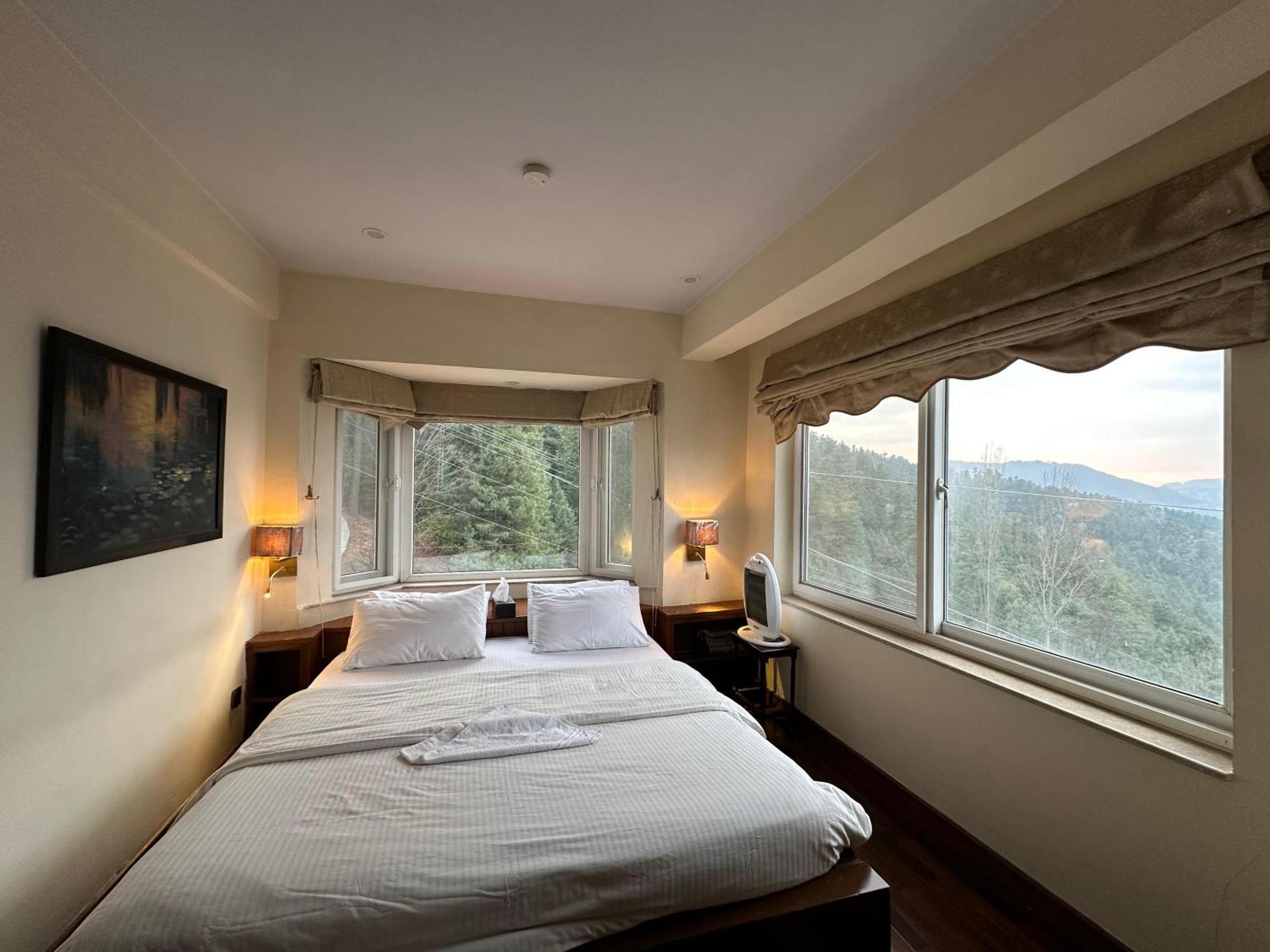 Sarah'S Lodge Murree Exterior photo