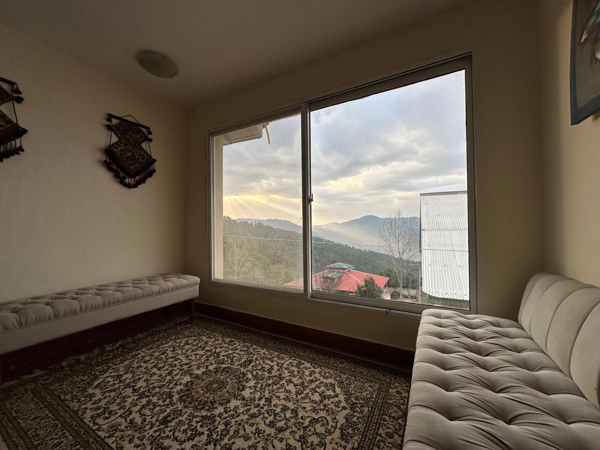 Sarah'S Lodge Murree Exterior photo