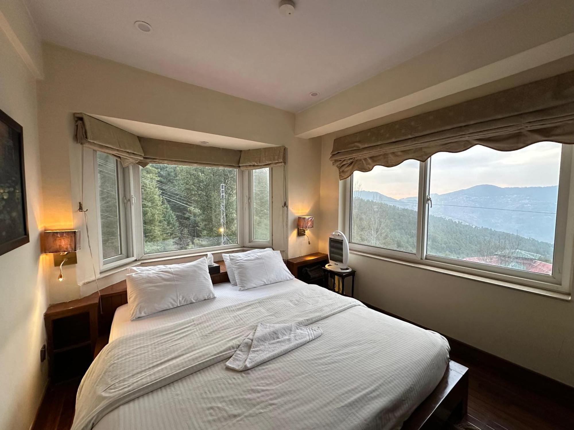 Sarah'S Lodge Murree Exterior photo